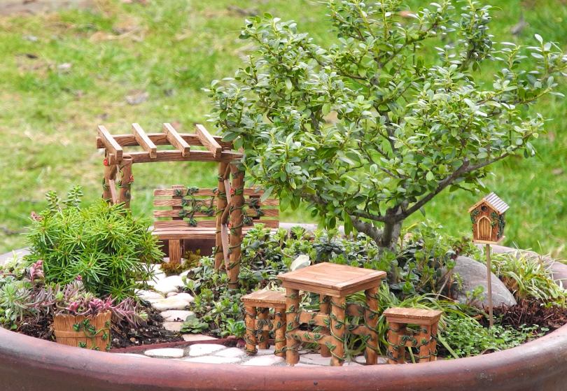 Дождевые цепи – необычный садовый декор